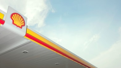 شعار شل صدفي الشكل على محطة خدمة بالتجزئة