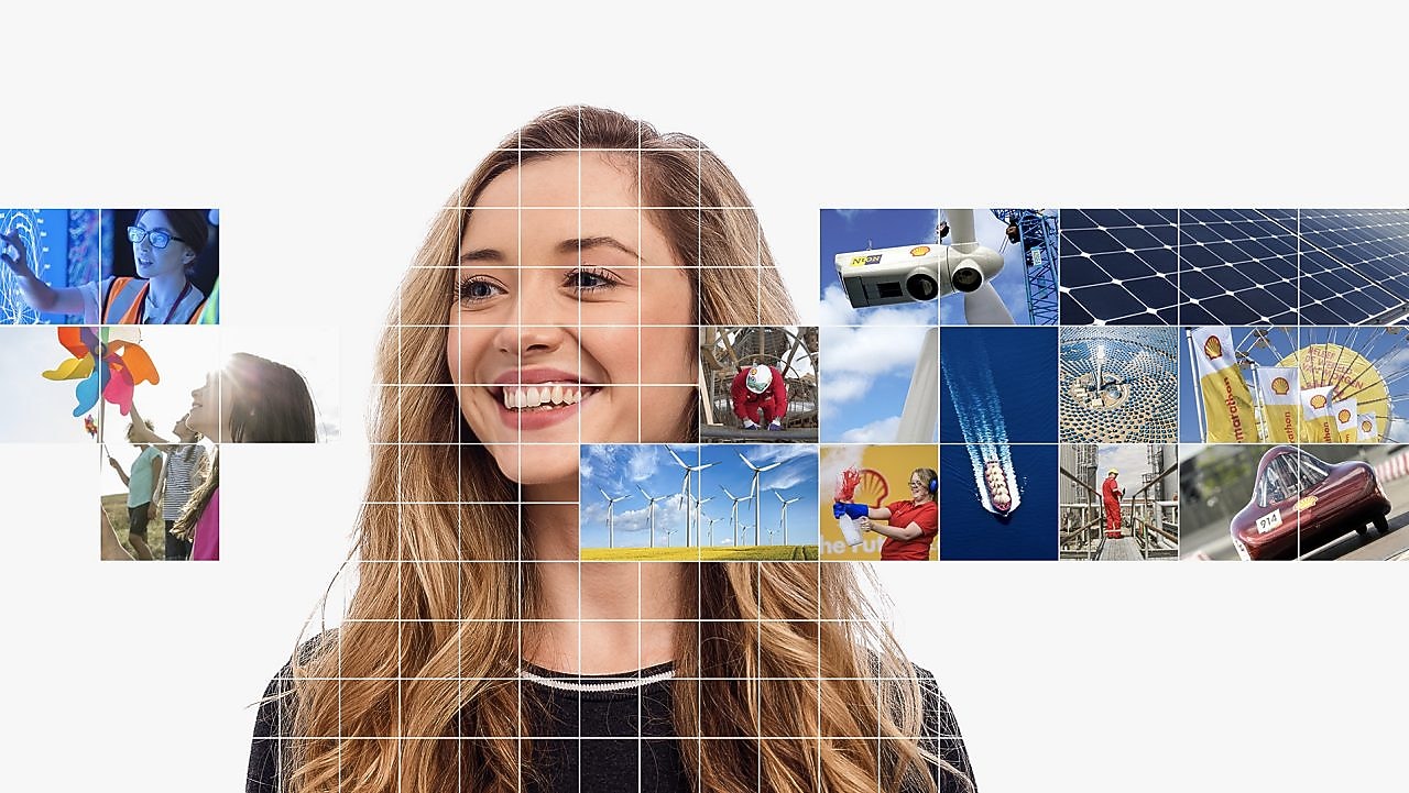 سيدة تقف بين الجبال حاملة حقائب