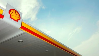 شعار شل صدفي الشكل على محطة خدمة بالتجزئة