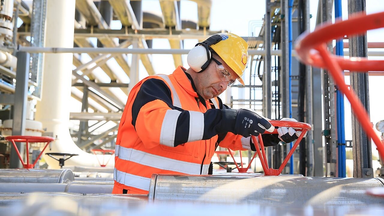 Shell engineer working on the gas plant