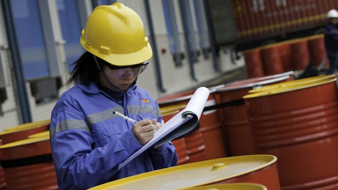 Right monitoring – regular sampling and analysis to ensure the lubricant remains fit for purpose and check for early indications of equipment wear. Inspections also ensure the consistent application of the first four steps. For a complete analysis service, Shell offers LubeAnalyst
